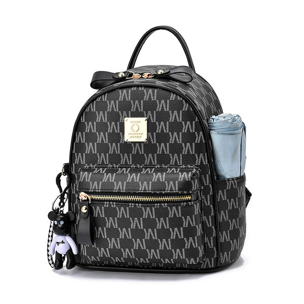 Νέο μοντέλο δερμάτινο σακίδιο πλάτης με μεταλλικό στοιχείο και τρισδιάστατη διακόσμηση