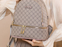 Μοντέρνο δερμάτινο σακίδιο πλάτης με φερμουάρ για γυναίκες