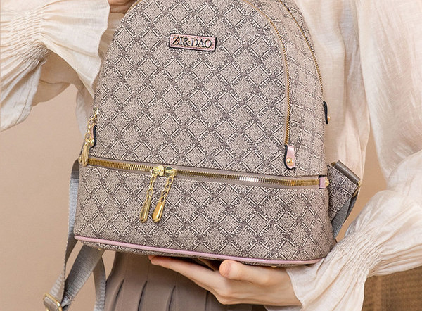 Μοντέρνο δερμάτινο σακίδιο πλάτης με φερμουάρ για γυναίκες