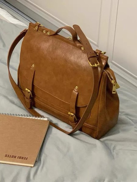 Moteriška kuprinė su diržu ir vienu skyriumi