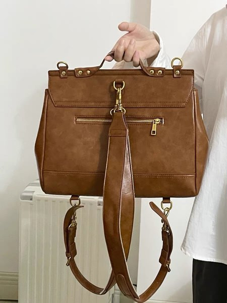 Moteriška kuprinė su diržu ir vienu skyriumi