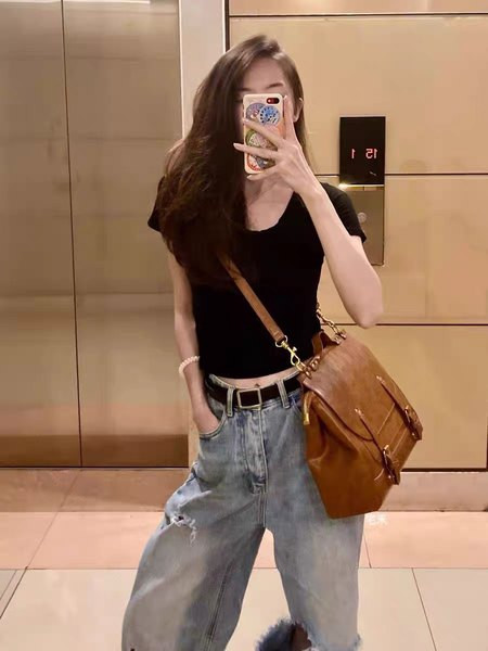 Moteriška kuprinė su diržu ir vienu skyriumi