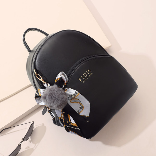 Šiuolaikinė moteriška odinė kuprinė su aksesuarais