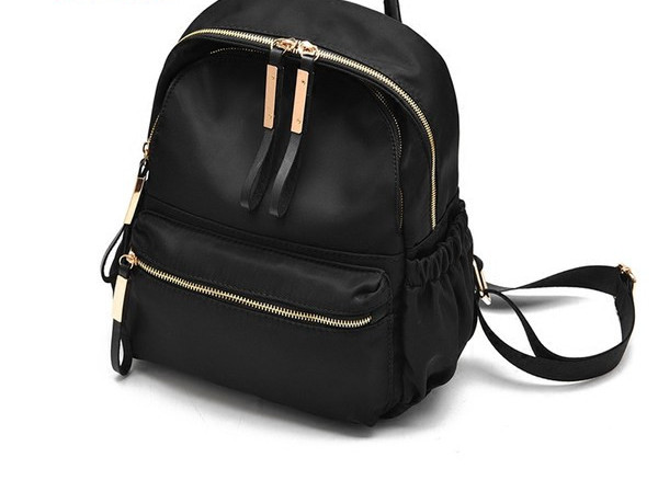 Moteriškos kuprinės – didelės, atsparios vandeniui