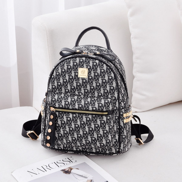 Naiste igapäevane seljakott luku ja võtmehoidjaga