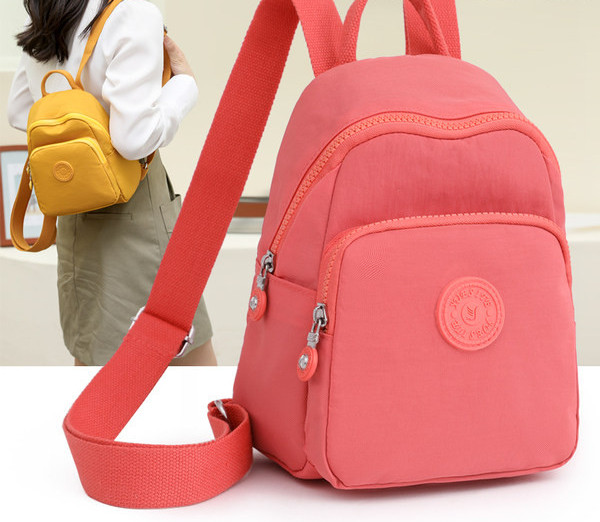 Tekstilinė moteriška kuprinė su keliais skyreliais