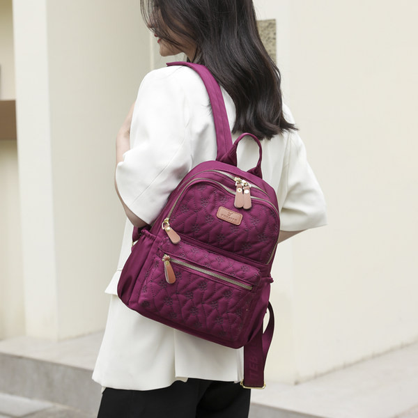 Ежедневна дамска раница в различни цветове 