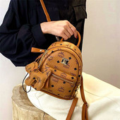 Γυναικείο μικρό σακίδιο πλάτης από οικολογικό δέρμα με μπρελόκ