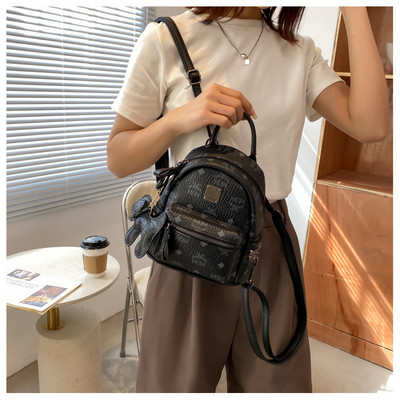 Γυναικείο μικρό σακίδιο πλάτης από οικολογικό δέρμα με μπρελόκ