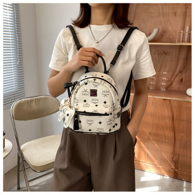 Γυναικείο μικρό σακίδιο πλάτης από οικολογικό δέρμα με μπρελόκ