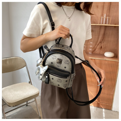 Γυναικείο μικρό σακίδιο πλάτης από οικολογικό δέρμα με μπρελόκ