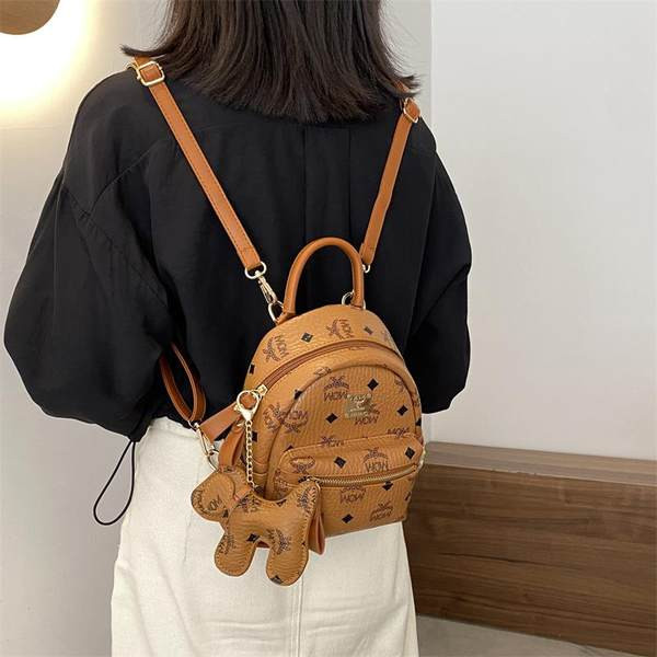 Γυναικείο μικρό σακίδιο πλάτης από οικολογικό δέρμα με μπρελόκ