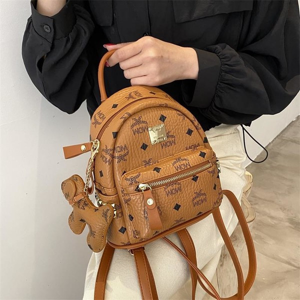 Γυναικείο μικρό σακίδιο πλάτης από οικολογικό δέρμα με μπρελόκ