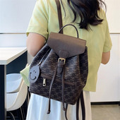 Dviejų spalvų moteriška kelioninė kuprinė su raktų pakabuku