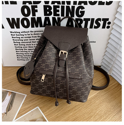 Dviejų spalvų moteriška kelioninė kuprinė su raktų pakabuku