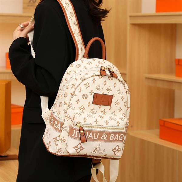 Νέο μοντέλο γυναικείο σακίδιο πλάτης με έμβλημα - τρία χρώματα