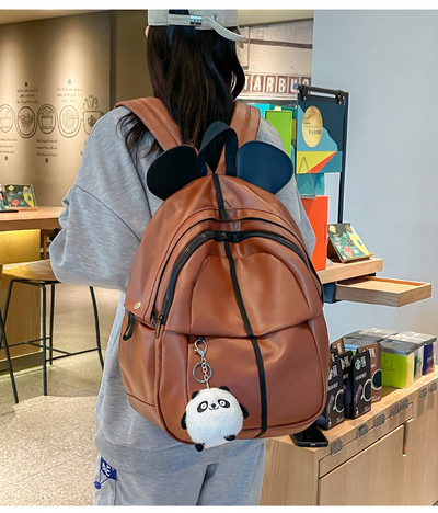 Švarus moteriškos kuprinės modelis su raktų laikikliu