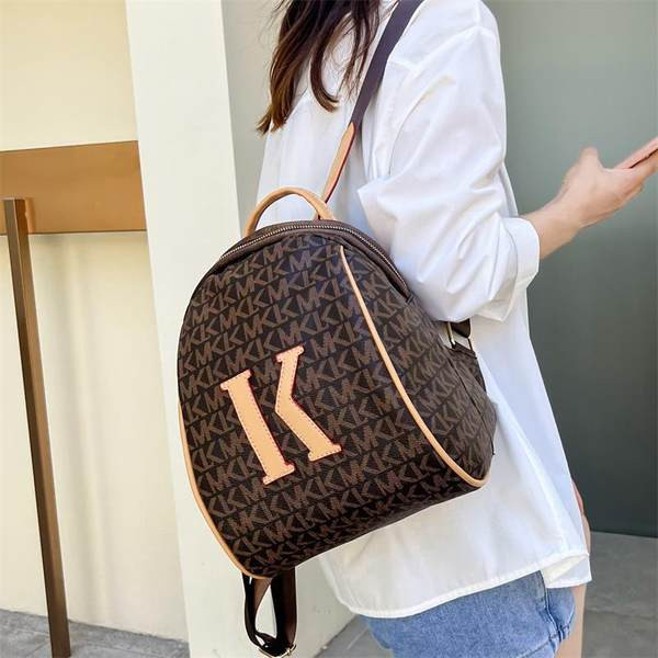 Μικρό μοντέρνο γυναικείο σακίδιο πλάτης από οικολογικό δέρμα με φερμουάρ