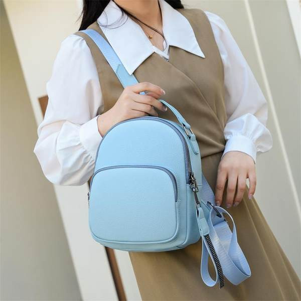 Γυναικείο σακίδιο πλάτης καθαρού σχεδιασμού από τεχνητό δέρμα με μπροστινή τσέπη και κλείσιμο με φερμουάρ