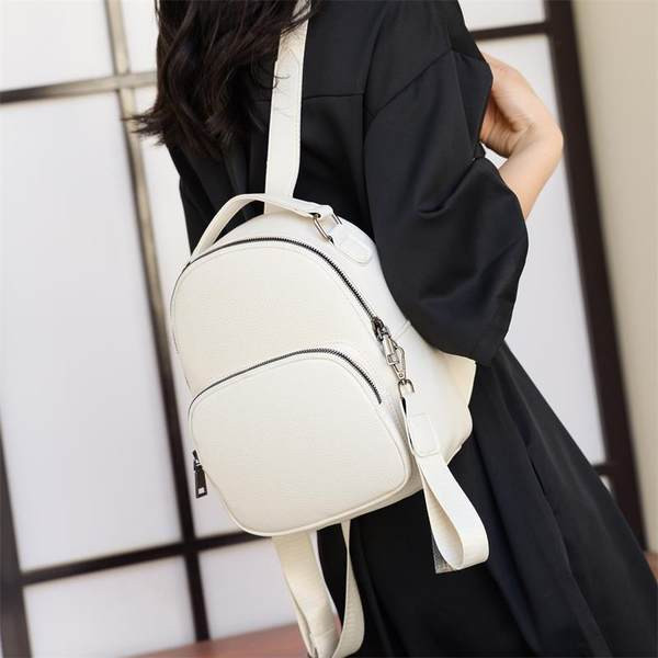 Γυναικείο σακίδιο πλάτης καθαρού σχεδιασμού από τεχνητό δέρμα με μπροστινή τσέπη και κλείσιμο με φερμουάρ