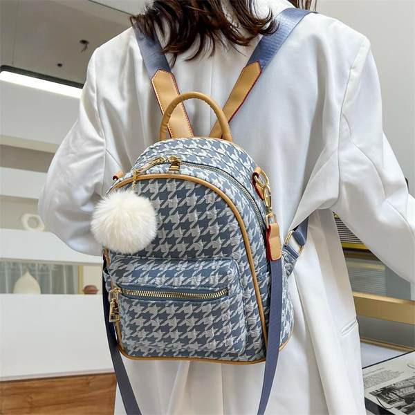 Γυναικείο καρό σακίδιο πλάτης σε πολλά χρώματα με πούπουλο