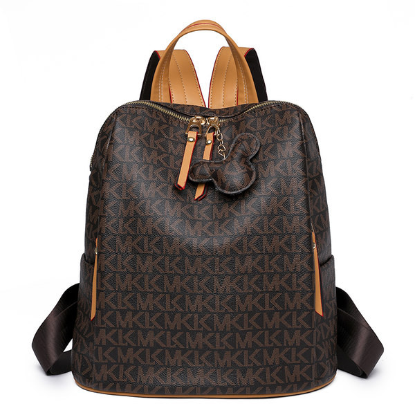 Κομψό γυναικείο σακίδιο πλάτης από οικολογικό δέρμα με διακόσμηση μπρελόκ