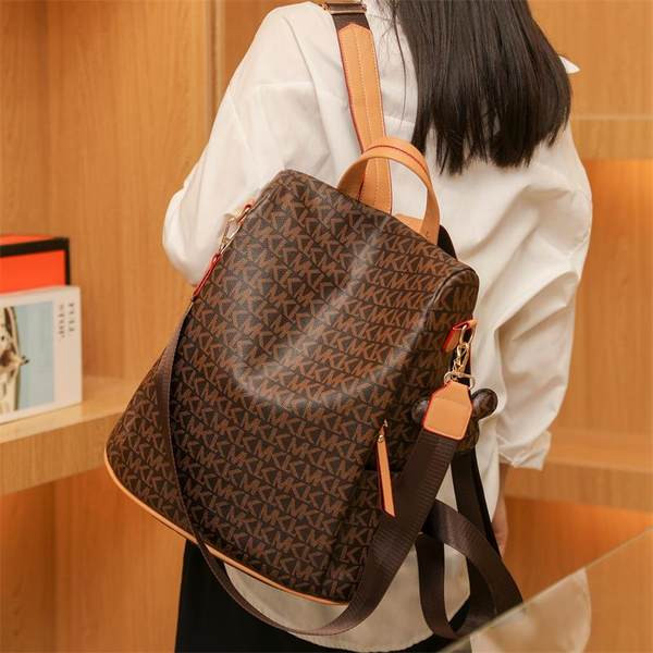 Madinga moteriška odinė kuprinė su užpakaline kišene ir užrašu