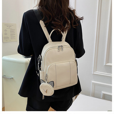 Moteriška odinė kuprinė su raktų pakabuku ir užtrauktuku