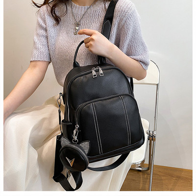 Moteriška odinė kuprinė su raktų pakabuku ir užtrauktuku