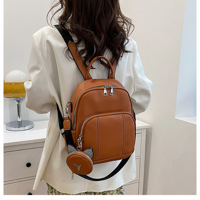 Moteriška odinė kuprinė su raktų pakabuku ir užtrauktuku