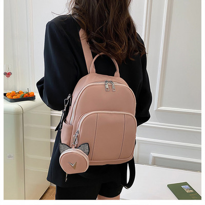 Moteriška odinė kuprinė su raktų pakabuku ir užtrauktuku