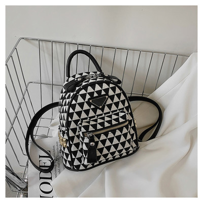 Moteriška moderni tekstilinė kuprinė su priekine kišene ir užtrauktuku