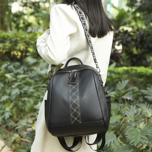 Puhta disaini ja lukuga suletav naiste nahast seljakott