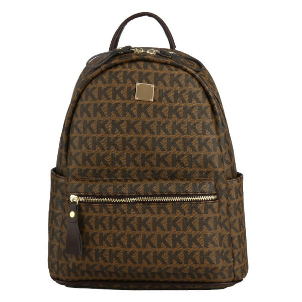 Női bőr hátizsák elülső zsebbel és fém elemmel