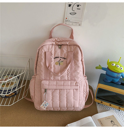 Dekoratiivsete elementidega igapäevasteks päevadeks sobiv naiste seljakott