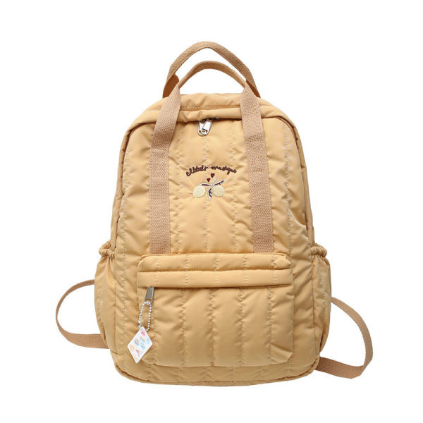 Dekoratiivsete elementidega igapäevasteks päevadeks sobiv naiste seljakott