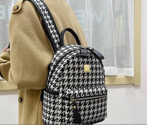 Moteriška kuprinė - nauja su čekio puošmena