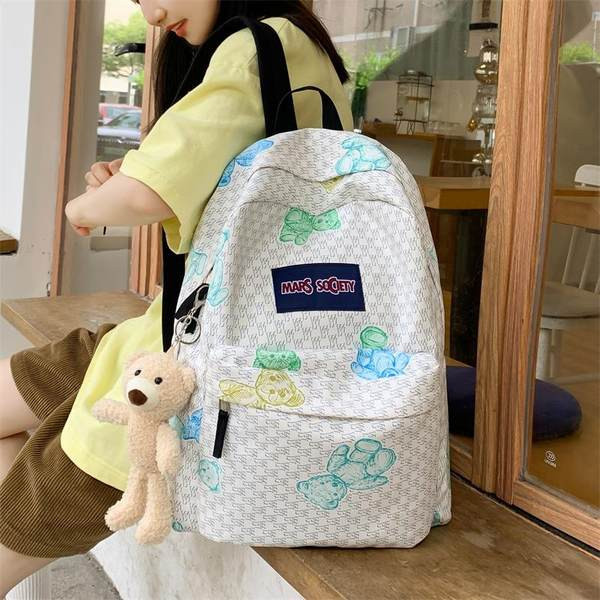 Γυναικείο σακίδιο πλάτης με μπρελόκ αρκουδάκι