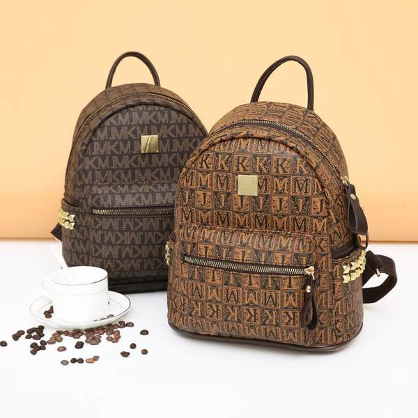 Uue mudeli naiste nahast seljakott metallist neetidega