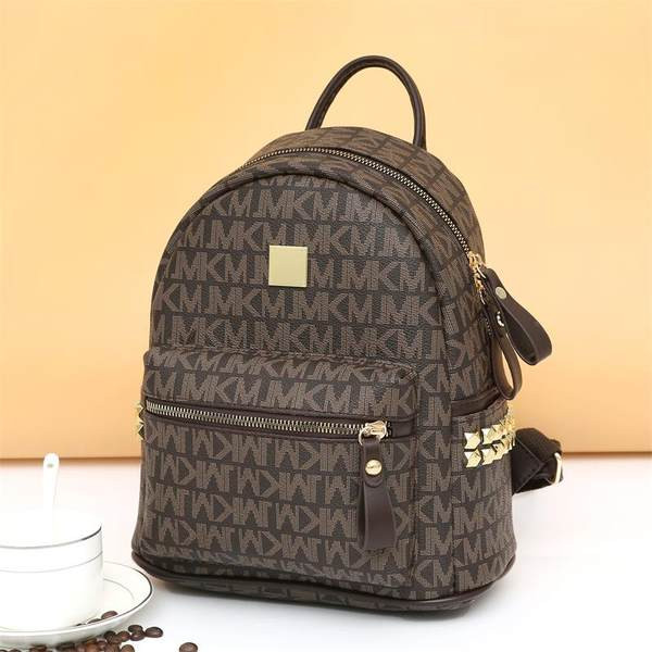 Uue mudeli naiste nahast seljakott metallist neetidega