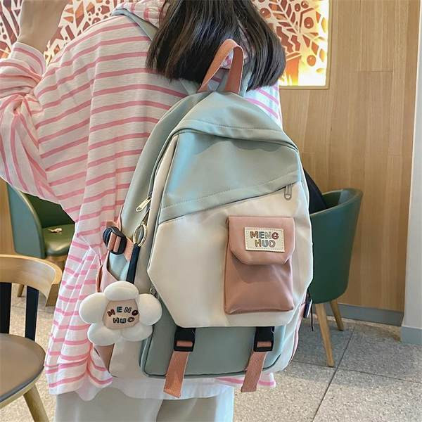 Laisvalaikio rankinė su raktų pakabuku - kelių spalvų