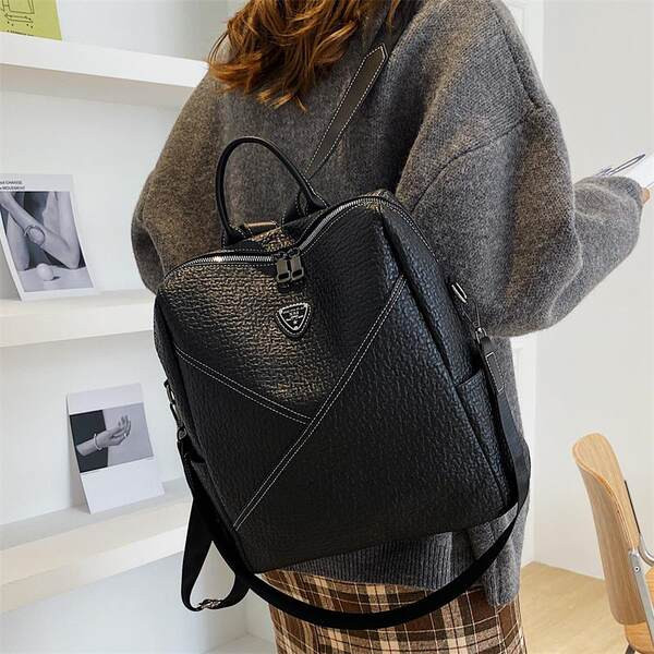 Γυναικείο σακίδιο πλάτης άνετο για τις καθημερινές μέρες με διακοσμητικό στοιχείο