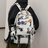 Alkalmi női hátizsák 3D elemmel és kulcstartóval