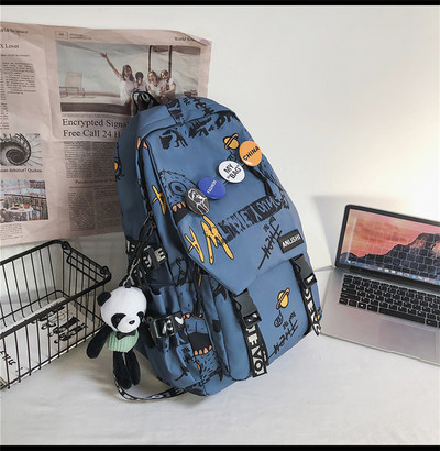 Alkalmi női hátizsák 3D elemmel és kulcstartóval