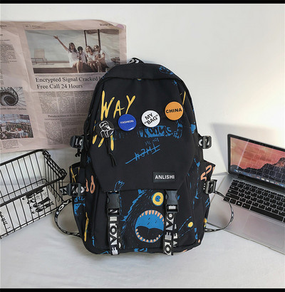 Alkalmi női hátizsák 3D elemmel és kulcstartóval