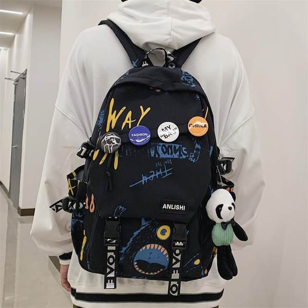 Alkalmi női hátizsák 3D elemmel és kulcstartóval