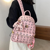 Γυναικείο μοντέρνο σακίδιο πλάτης με μπρελόκ και μπροστινή τσέπη με φερμουάρ