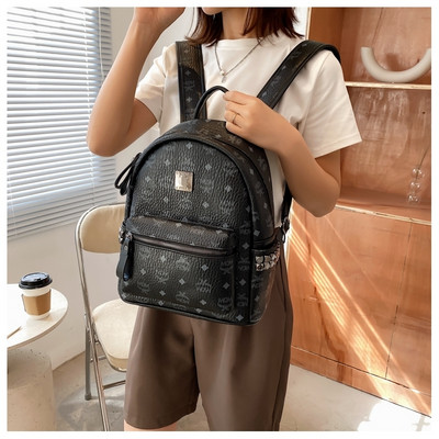 Γυναικείο μοντέρνο σακίδιο πλάτης με μπρελόκ και μπροστινή τσέπη με φερμουάρ