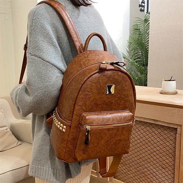 Naiste ökonahast seljakott metallist neetide ja tõmblukuga