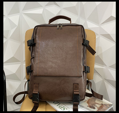 Naujo modelio odinė kuprinė su keliais skyreliais – tinka tiek moterims, tiek vyrams